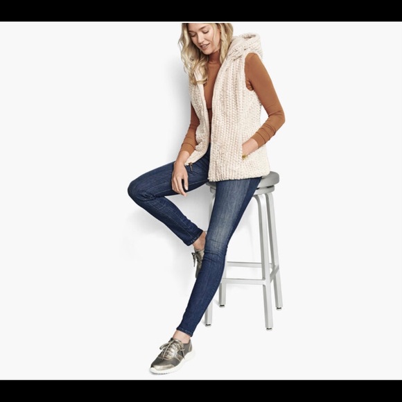 NWT 🍁 Reversible Faux-Far Vest - Picture 5 of 10